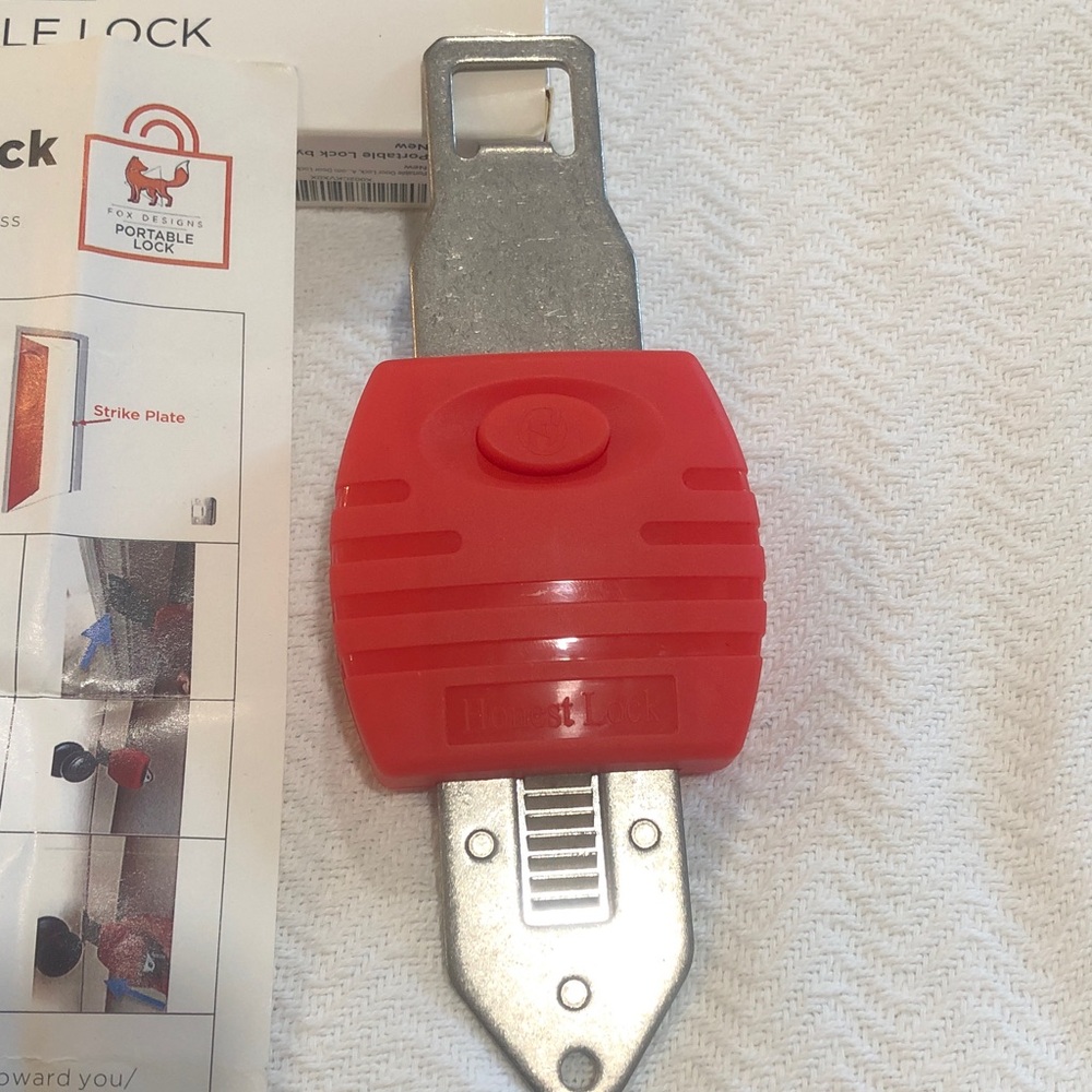 Fox Designs Portable Traveler's Door Lock - Red